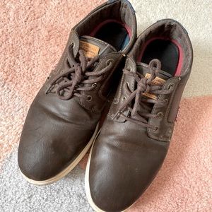 Levi’s men sneaker size 10